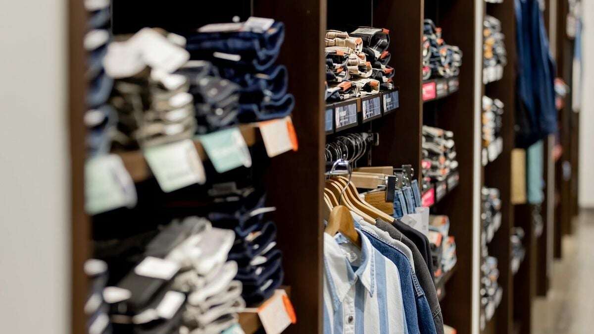 ｢客を値踏みするような視線｣｢ユニクロで済ませたい｣…服を店で買うのが苦手な人が知らない