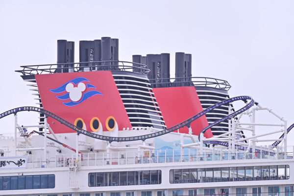 「日本に来た最大の旅客船」記録更新!! ついに東京入港「ディズニー最大のクルーズ船」 もう来ない可能性が濃厚!?