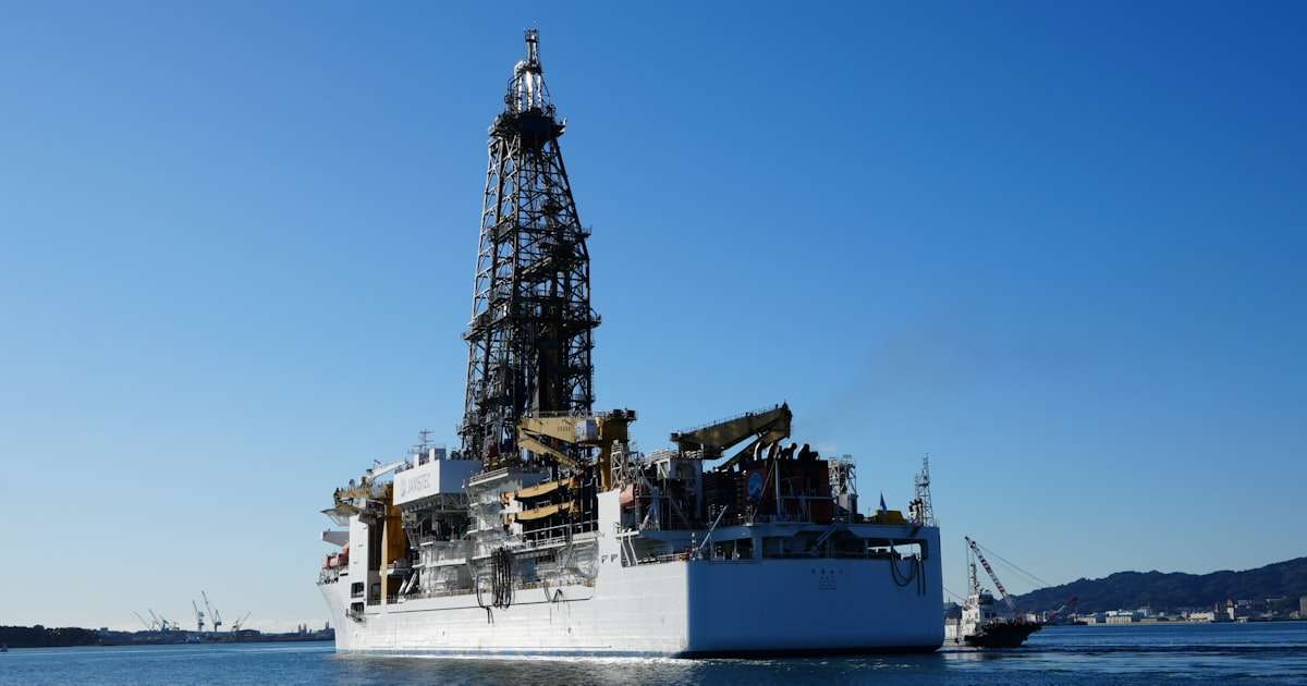 南鳥島沖レアアース泥「水深6000mから揚泥に成功」　松本洋平文部科学相 - 日本経済新聞