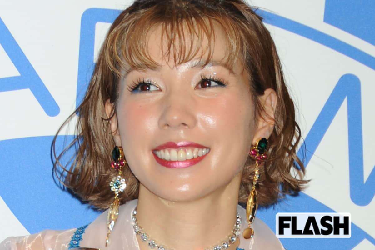 仲里依紗　ミラノのショーに参加も「スカート忘れた人」ファン仰天…穴あきパンツスタイルの“独自路線” | Smart FLASH/スマフラ[光文社週刊誌]