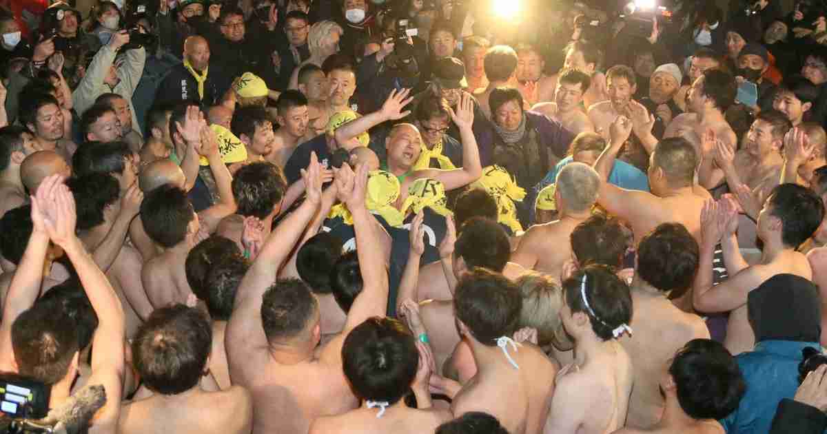 日本3大奇祭・蘇民祭、最後の開催　高齢化と担い手不足で　岩手 | 毎日新聞