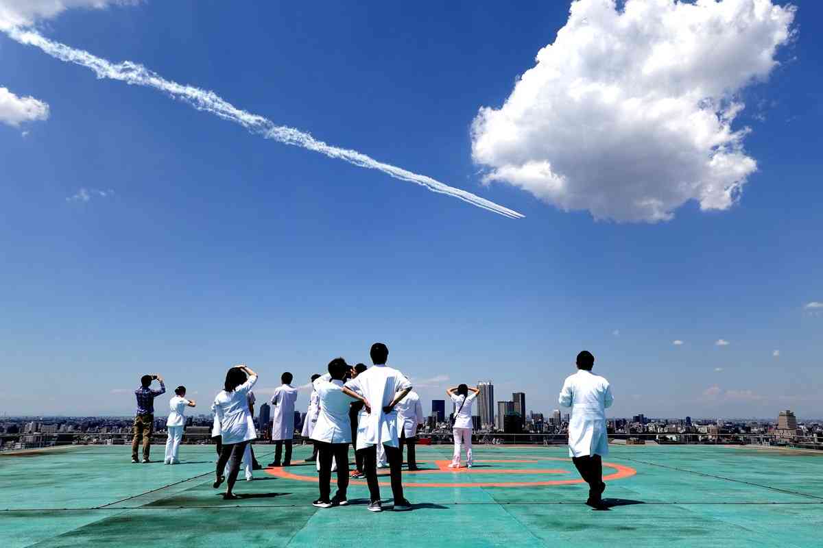 東京都のドクターヘリ、26年度休止　整備士不足で事業者確保できず