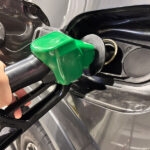 「軽（自動車）に軽油」故障しないクルマが存在した！？定番の失敗が許された軽トラの先駆とは