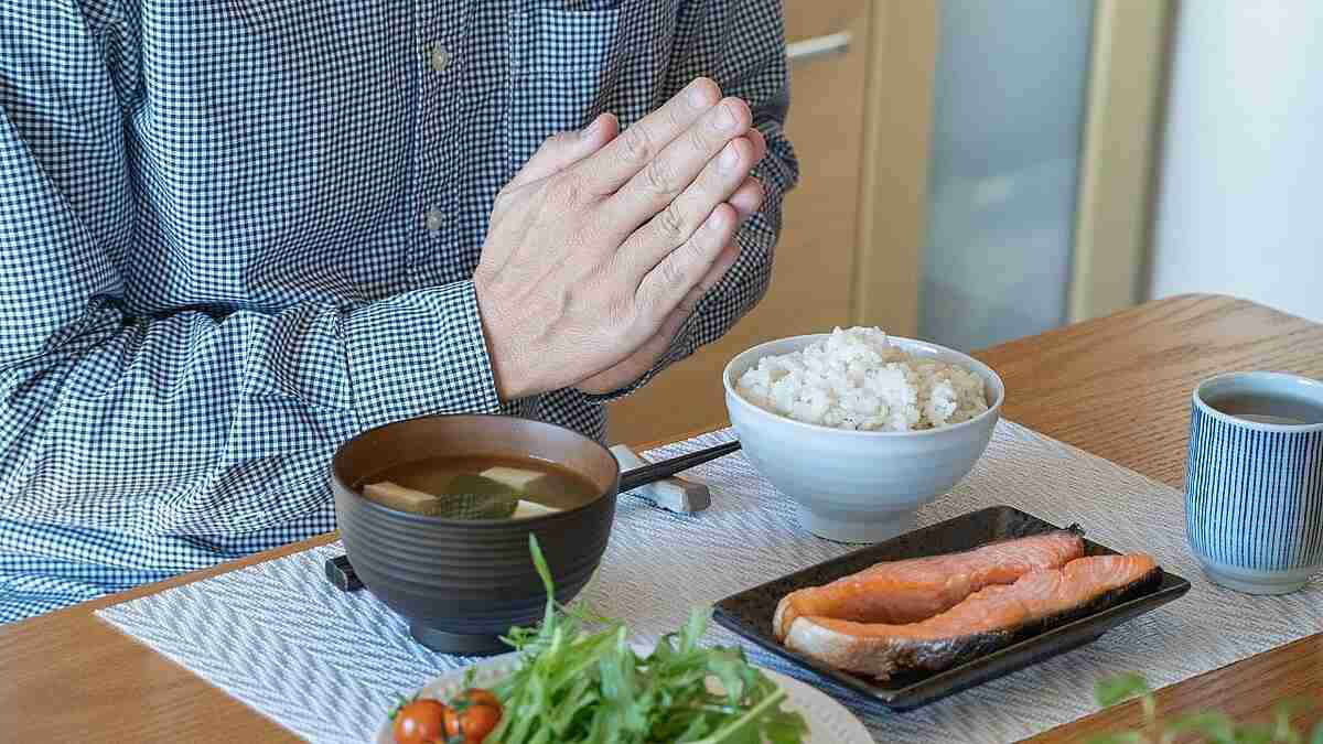 年一度の温泉旅行に趣味三昧。年金生活・60代両親の老後が崩壊したワケ…実家暮らしを“3食・清掃付きの賢い選択”として人生を謳歌する「年収700万円」「貯金1,200万円」34歳エリート息子の〈無自覚な搾取〉【FPの助言】 - ライブドアニュース