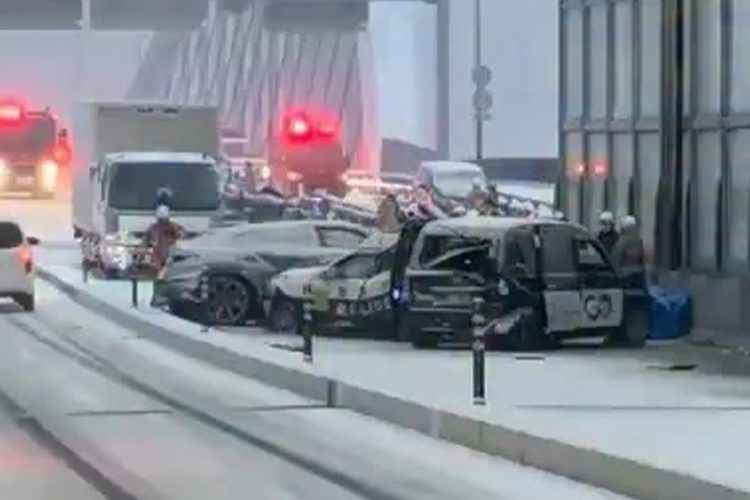 《ランボルギーニがパトカーひき逃げ》「あの車は近寄らない方がいい」中国籍・劉長然容疑者（41）が住んでいた“高級タワマン”での目撃談「他人の駐車スペースに…」