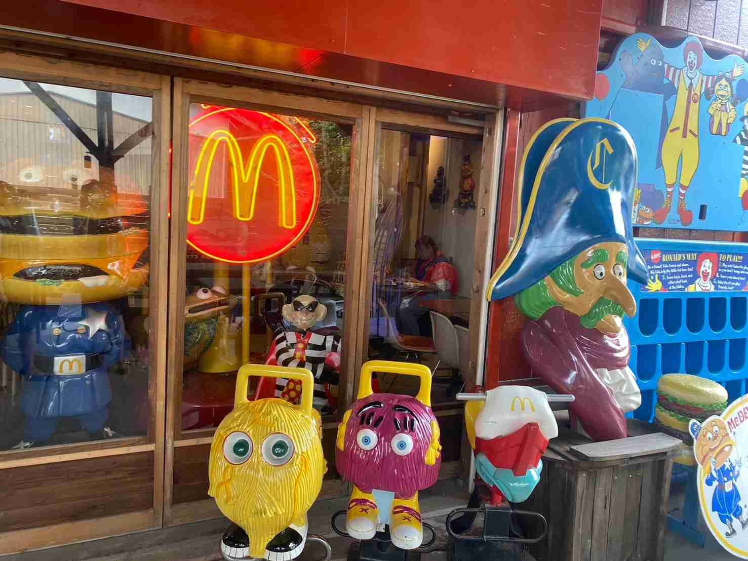 「オトナもほしい」マクドナルドの次回ハッピーセットが“原点回帰”と反響「コラボより好き」「こういうのでいいんだよ」