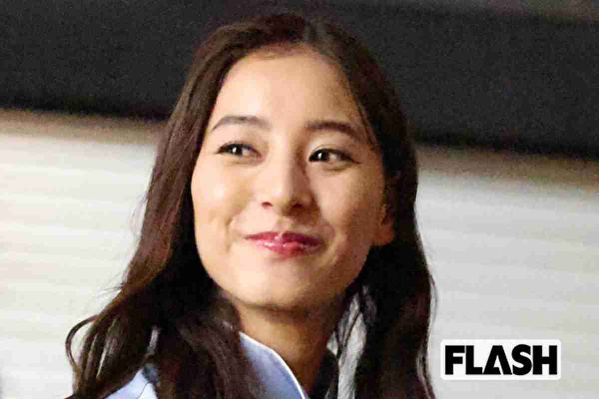 新木優子　中島裕翔との熱愛報道もどこ吹く風…“神ファンサ”連発の余裕の笑顔をキャッチ | Smart FLASH/スマフラ[光文社週刊誌]