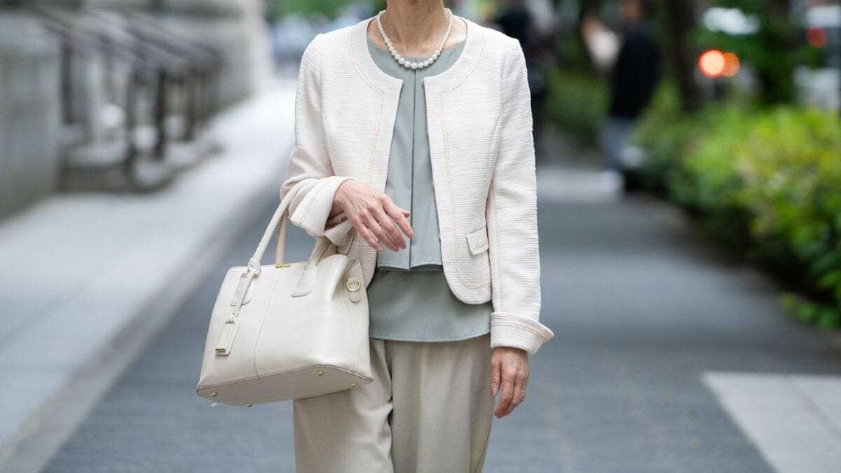 「若い頃の暮らしをやめられない」タクシー移動と高級ランチが日常だった76歳女性。年金月22万円でも足りない“生活水準の呪縛” | ゴールドオンライン