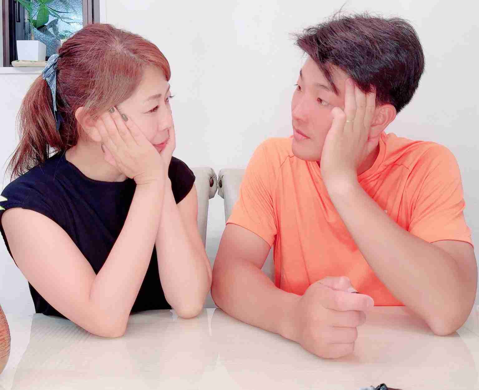 「妻は54歳、夫は33歳」“同級生のお母さん”とまさかの年の差婚。「普通の結婚をしてほしい」大反対の両親を納得させた意外な方法