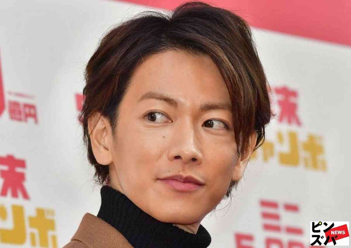 佐藤健、MISAMOの3人と並び立ち“頭1つ分の身長差”に集まる違和感、足元の「すっごい」ブーツに集まる視線｜概要｜ニュース｜ピンズバNEWS