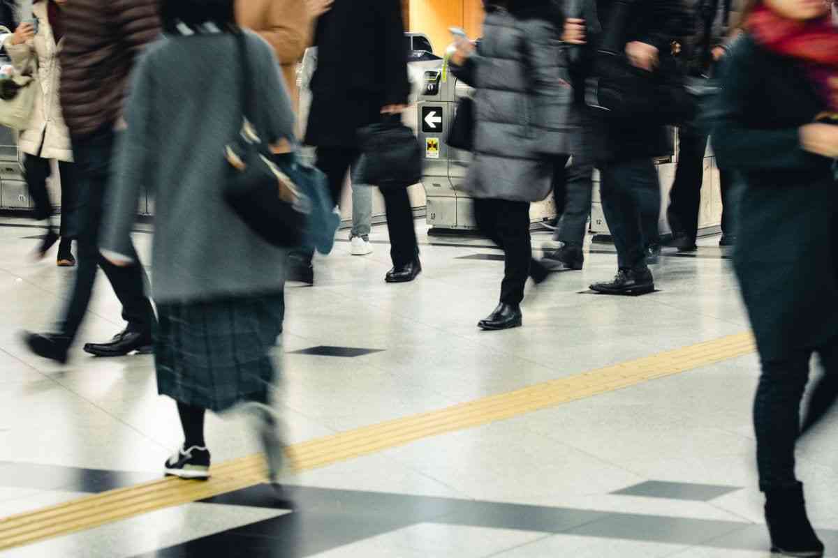 「そんなデカい腹で満員電車乗るなって！」産休まであと2週。ぶつかった乗客から「心ない言葉」を掛けられた31歳OLの言い分【専門家助言】 | FORZA STYLE｜ファッション＆ライフスタイル[フォルツァスタイル]