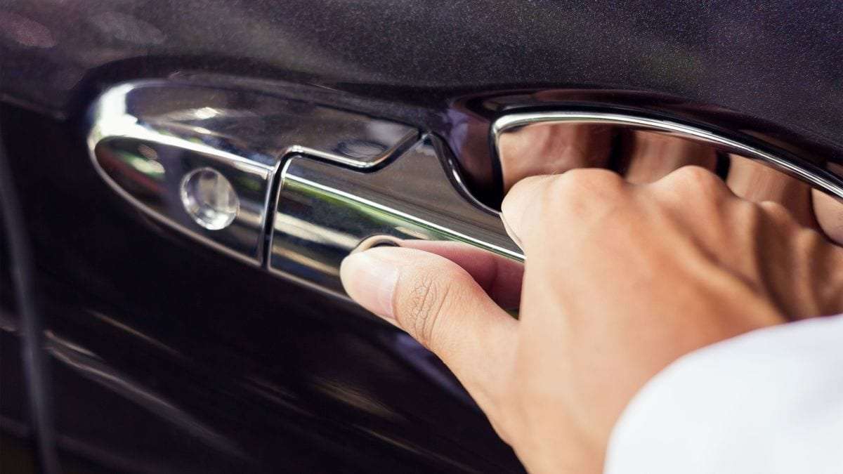｢いつの間にか富裕層｣になる人はアルファードに乗らない…資産1億円を超えた