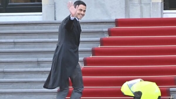 オランダで最年少38歳首相が就任…3党連立の少数与党発足　同性愛者であることを公言した初の首相｜FNNプライムオンライン