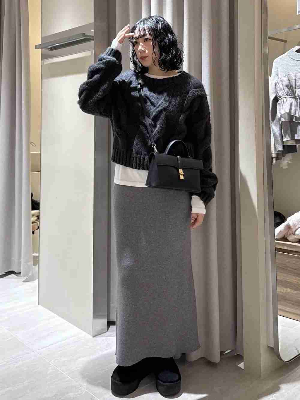 50代こそ「グレー」が正解!春まで活躍する垢抜けきれいめコーデ術とは