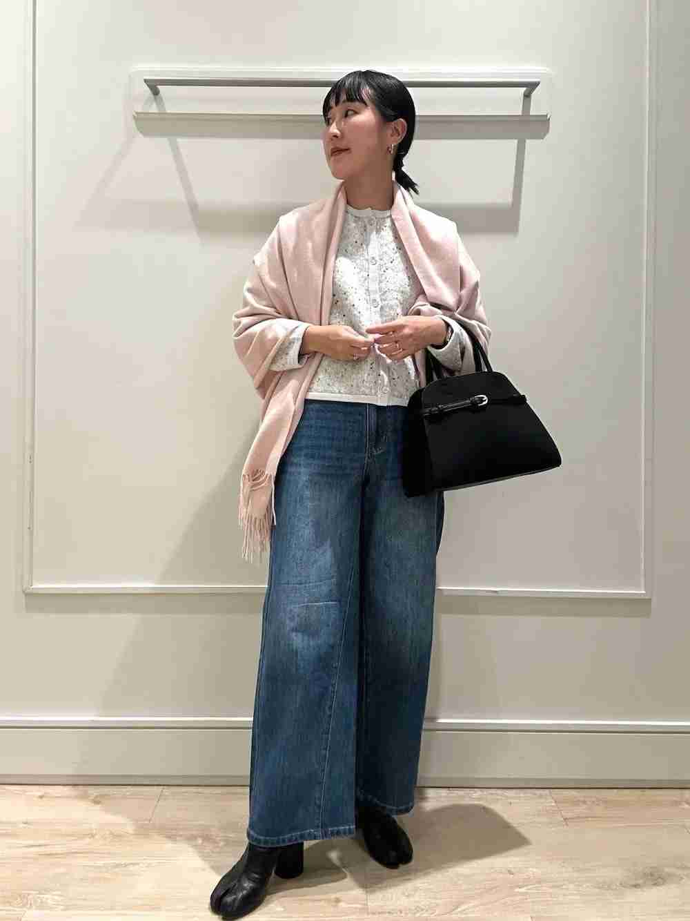 50代こそ「グレー」が正解!春まで活躍する垢抜けきれいめコーデ術とは