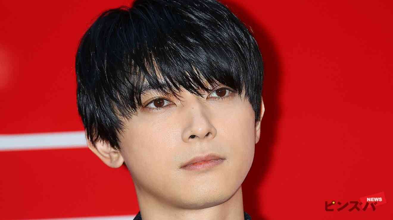 「顔がヴィトンとはこのことか」吉沢亮、1990円『マンガUT』着用姿が異次元のカッコよさ「吉沢亮が着るUNIQLOはもう、DIORなんよ」