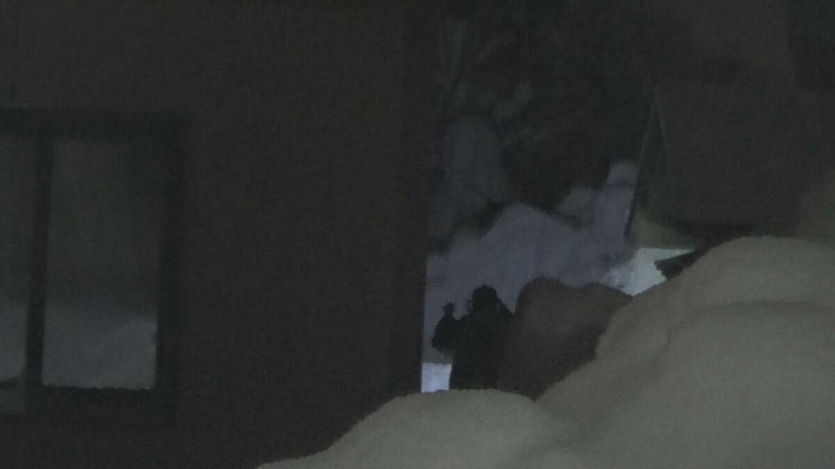 屋根雪に巻き込まれたか　54歳男性が死亡　青森市は21年ぶりの積雪170cm超 　津軽・三八上北で2日明け方にかけて警報級大雪の恐れ　青森県 | 青森のニュース│ATV NEWS│青森テレビ (1ページ)