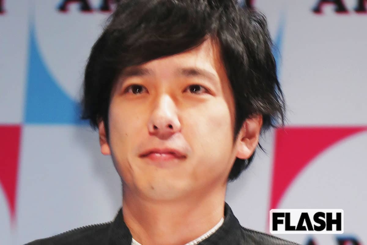 二宮和也　グアムの飲食店での振る舞いが物議「行儀悪すぎ」目当ての料理なく寝転ぶ姿に一部視聴者が反発 | Smart FLASH/スマフラ[光文社週刊誌]