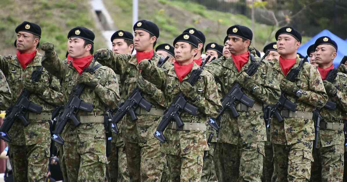 自衛隊の新規採用、想定の半数止まり　過去最低 - 日本経済新聞