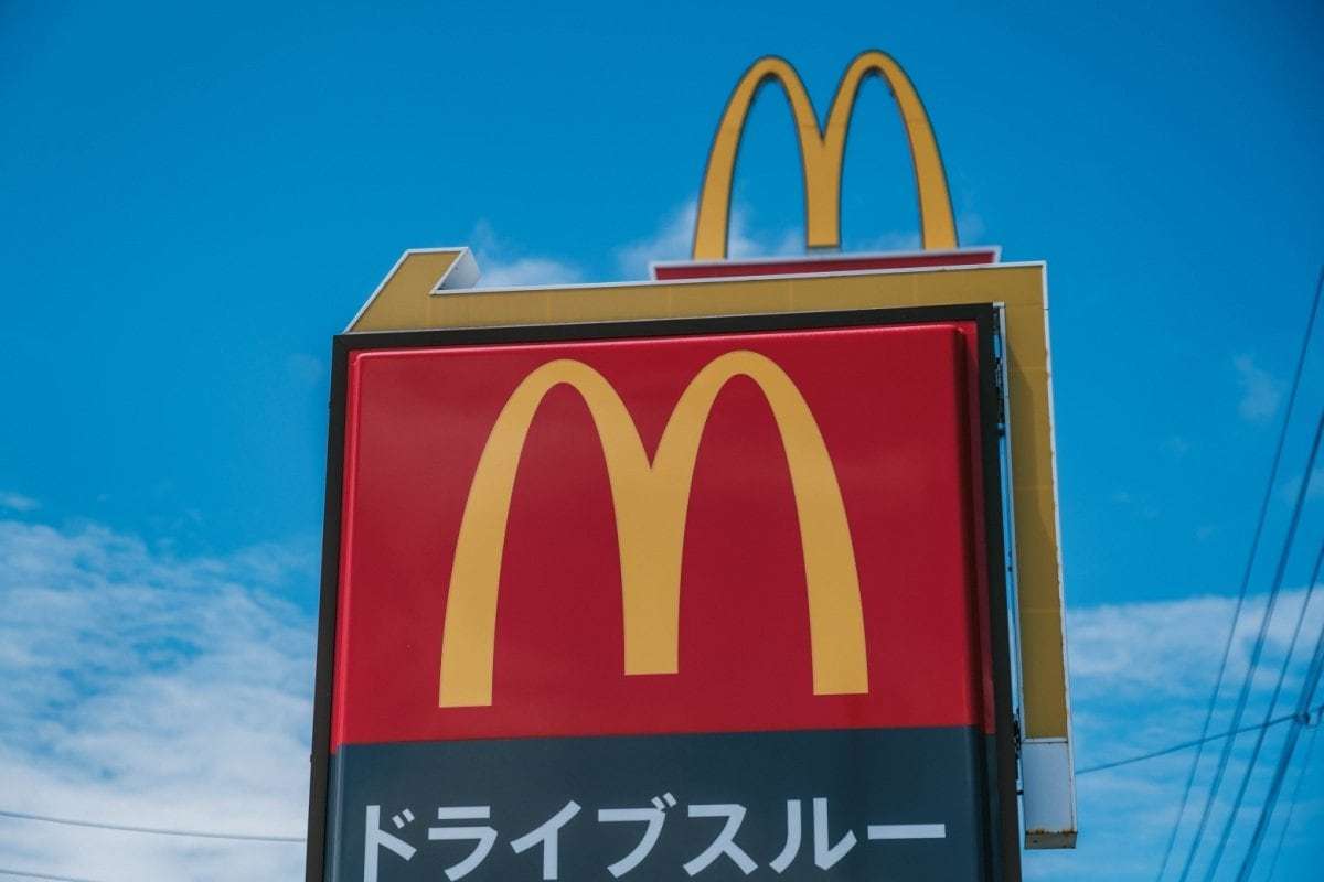 実家で発掘した「ファストフード店のチラシ」に思わず目を疑う　約30年前の価格に「安すぎる」 | LIMO | くらしとお金の経済メディア