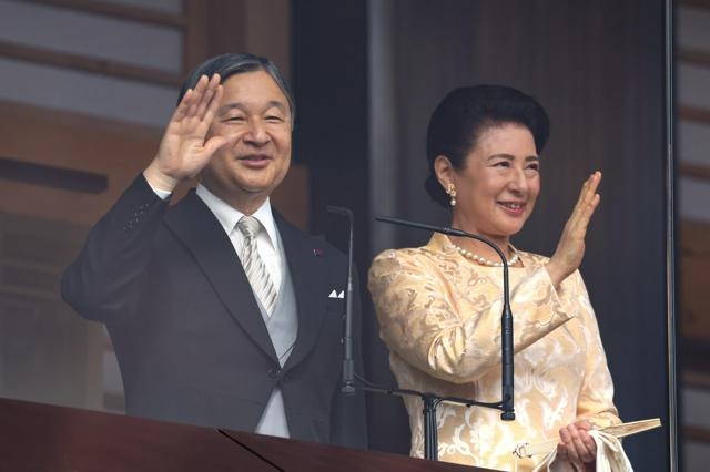 天皇陛下66歳に　一般参賀の大勢の参賀者に笑顔、午後「祝賀の儀」（朝日新聞） - Yahoo!ニュース