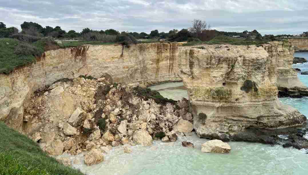 永遠の愛を誓えると人気の観光スポット、バレンタインデーに崩落　イタリア