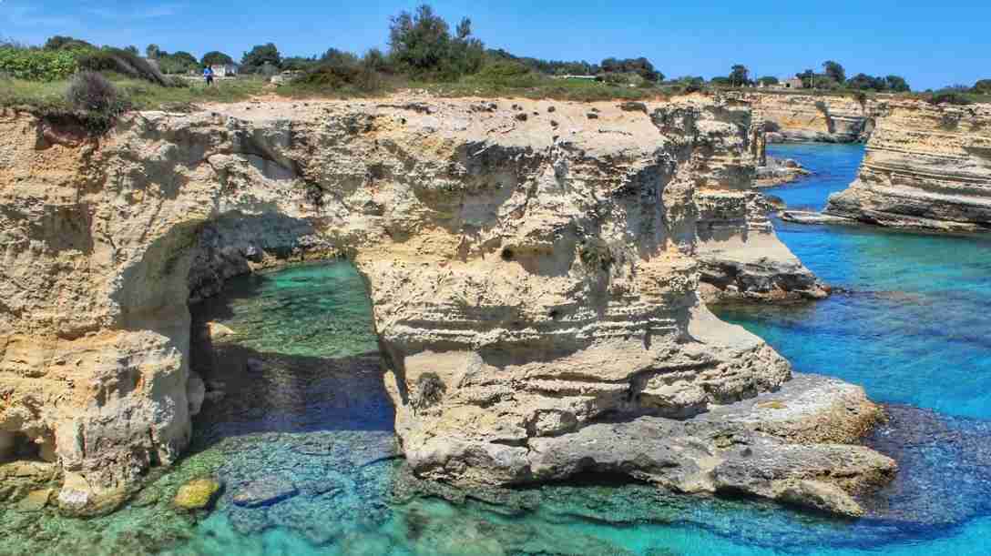 永遠の愛を誓えると人気の観光スポット、バレンタインデーに崩落　イタリア