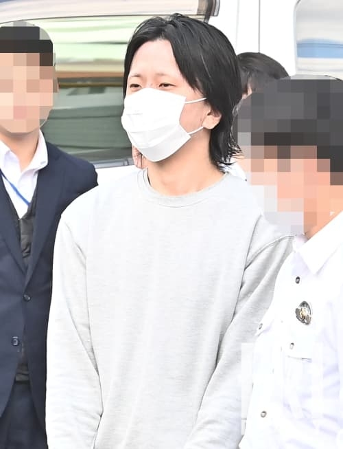 「毎日エッチな写真を送って」と14歳少女に要求した元ビジュアル系バンドボーカルの“活動の実態”