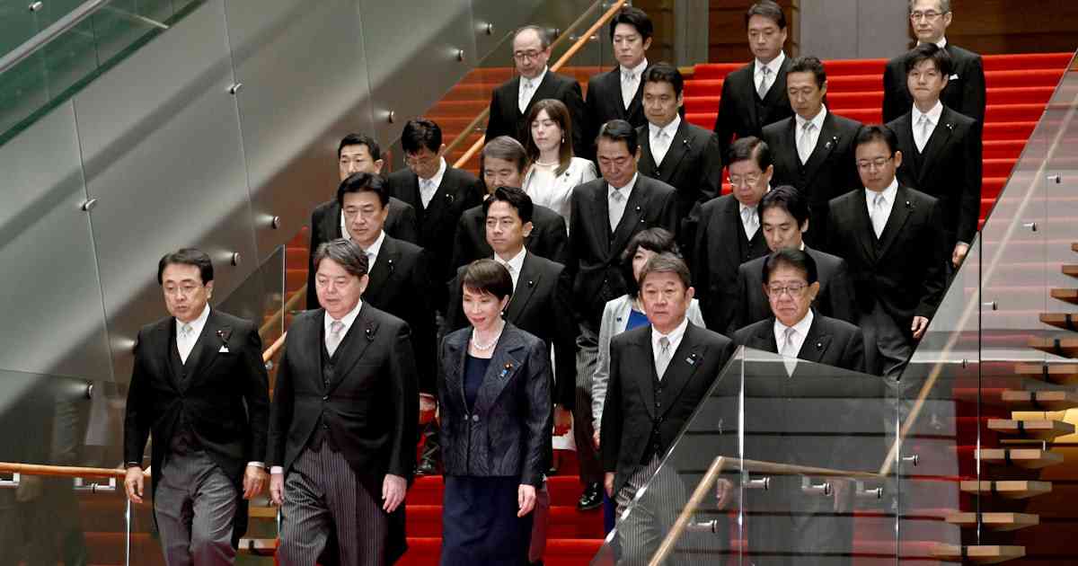 高市早苗首相、議員歳費超す閣僚給与「受け取らない法改正に取り組む」 - 日本経済新聞