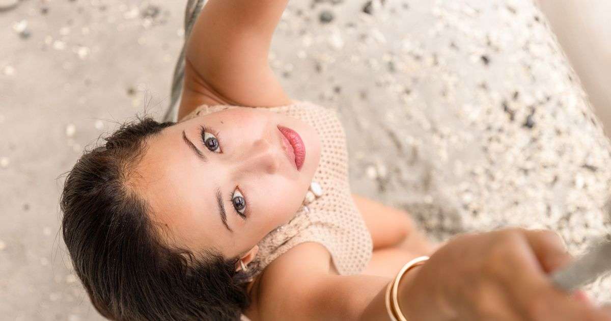沢尻エリカ、約20年ぶり写真集発売　自前メイク＆スッピンも披露　30代最後に刻む「私の“今”そして“素”」｜シネマトゥデイ