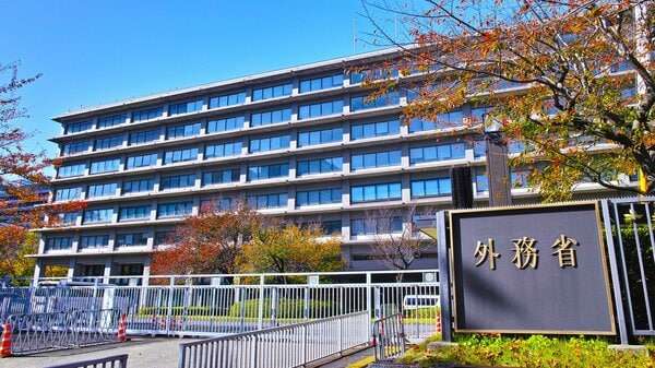 外務省「中東6カ国に渡航中止勧告」を発表　退避希望の日本人は空港稼働中のサウジ、オマーンに陸路で輸送　政府がチャーター機手配も｜FNNプライムオンライン