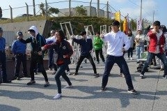 韓国高校生１２人も抗議 辺野古ゲート前 テコンドー披露し連帯