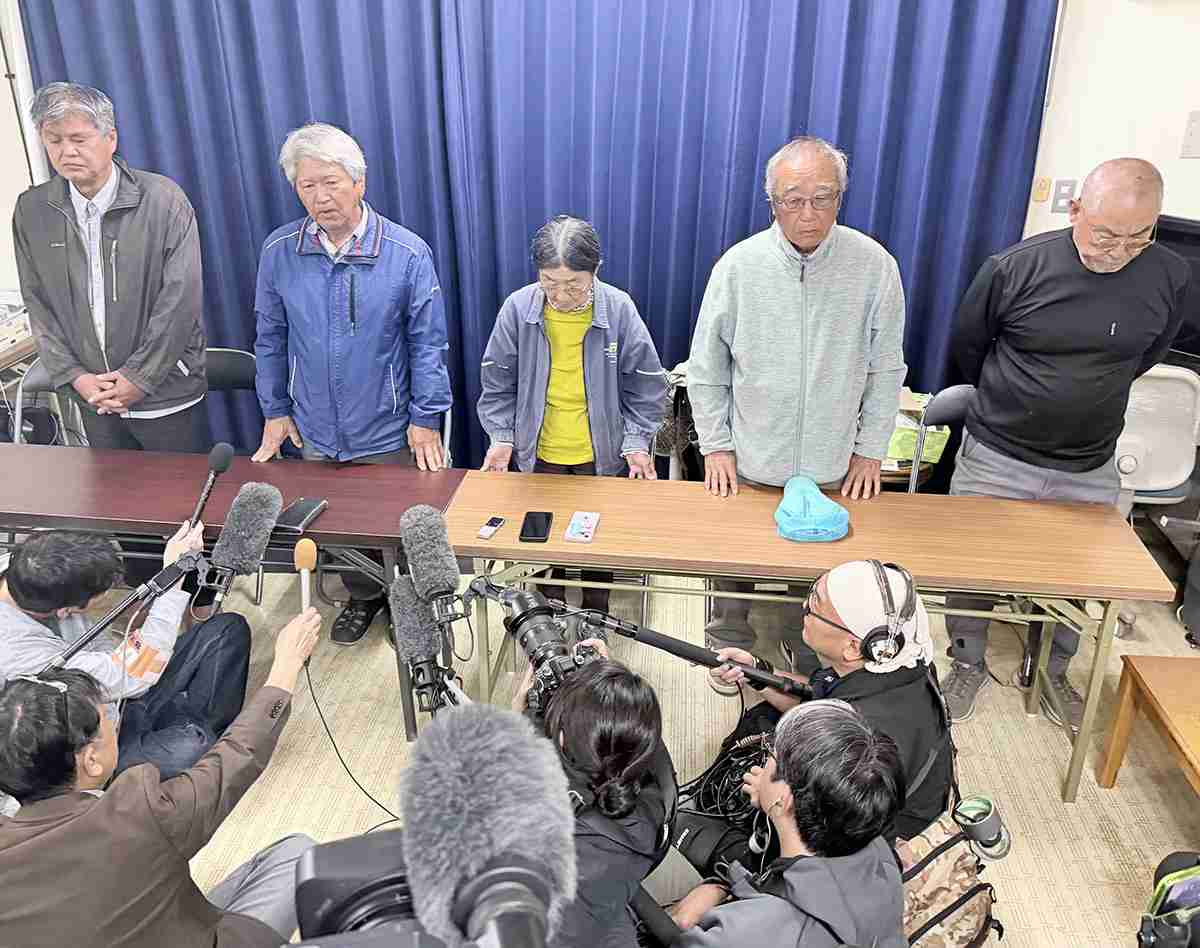 「なんで偉そうなの？」辺野古・転覆船運航の市民団体　何度も腕を組む男性、全員が普段着の会見に厳しい声…海保は捜査、問われる誠実さ（女性自身） - Yahoo!ニュース