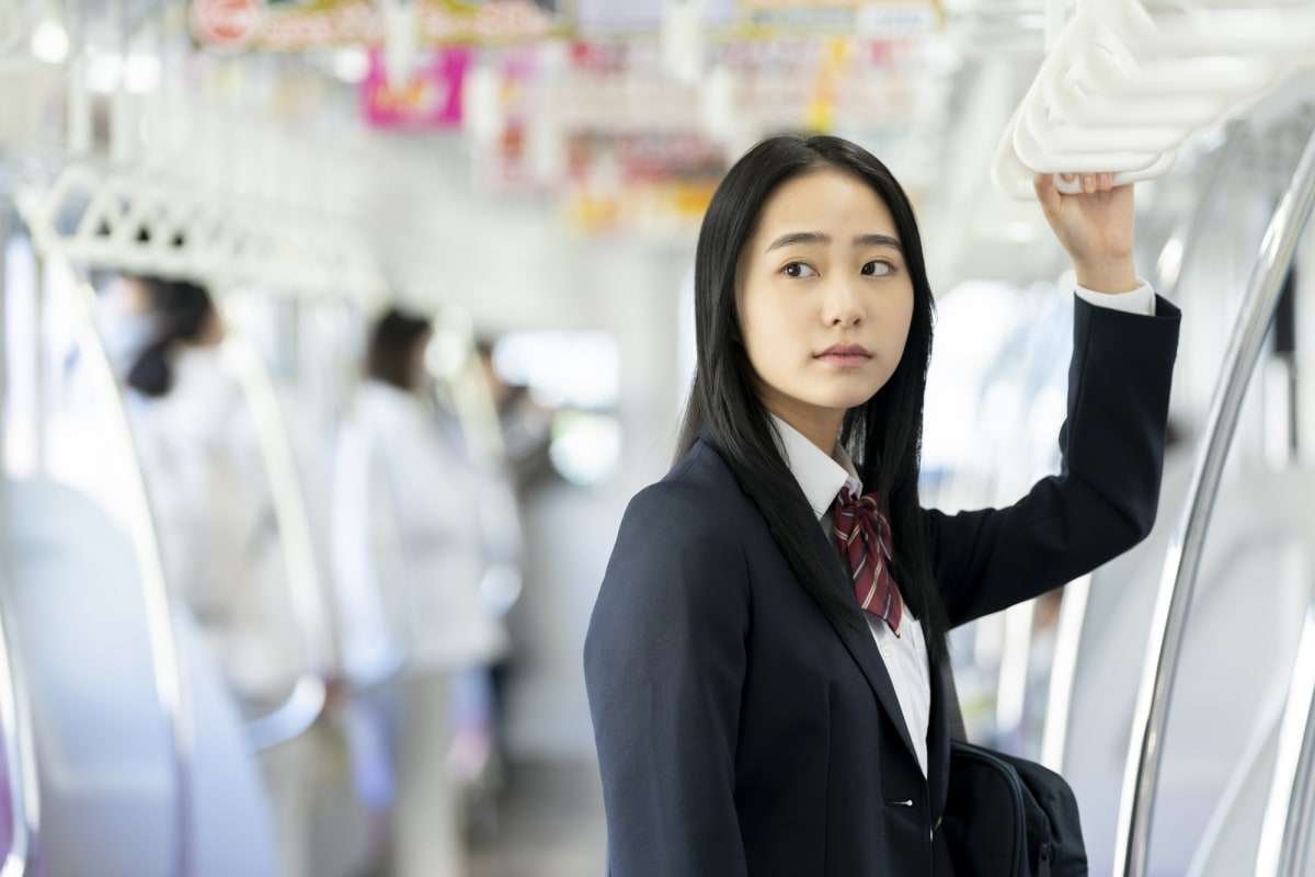 「私立高校無償化」でも3年間で190万円。隣県への越境通学で負担が膨らむ“隠れ教育費”の正体 – MONEY PLUS