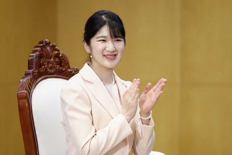 《高市政権で「愛子天皇」は実現するのか》保守派の一部で浮上する“愛子さまから悠仁さまに皇位をつなぐ”リレー論　女系天皇反対派も「男系女性天皇」なら納得できるか（NEWSポストセブン） - Yahoo!ニュース