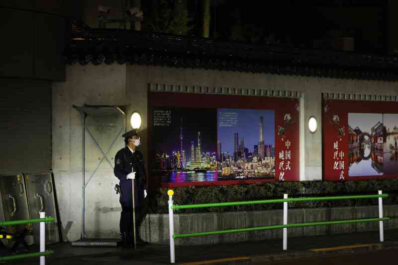 中国大使館に男性が侵入　自衛隊所属、刃物所持との情報も（毎日新聞） - Yahoo!ニュース