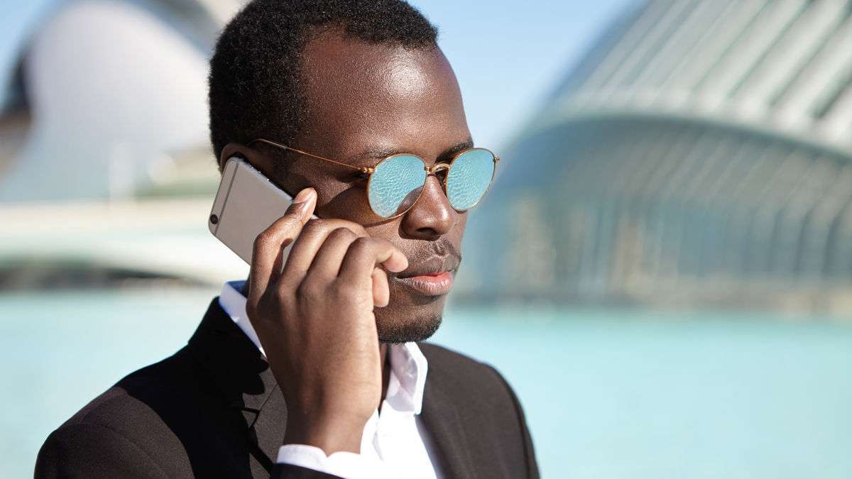 Facebook・Google・Amazonのパートナー企業がスマホのマイクを盗聴していることが流出文書から判明したとの報道