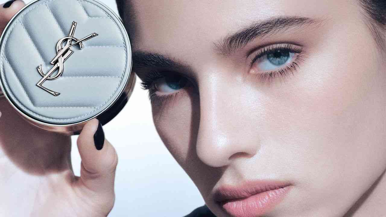 イヴ・サンローランから“お直し”クッションフェイスパウダーが限定登場 | Vogue Japan
