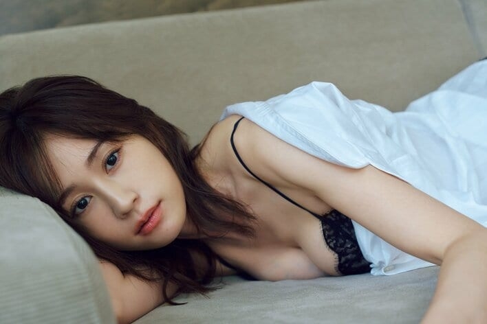 前田敦子：写真集の「未解禁カット」が公開　美肌を見せて大人のムード