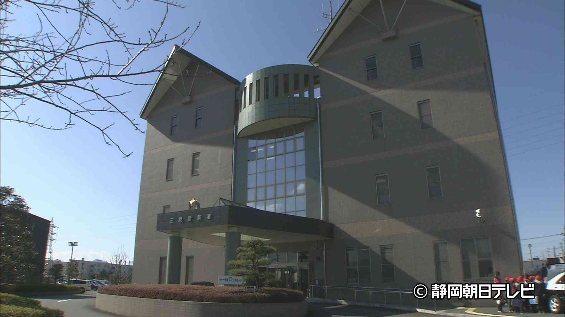 「盗撮された 相手を捕まえている」と女性が警察に通報　自称・調理師の男を現行犯逮捕　ＪＲ三島駅（静岡朝日テレビ） - Yahoo!ニュース