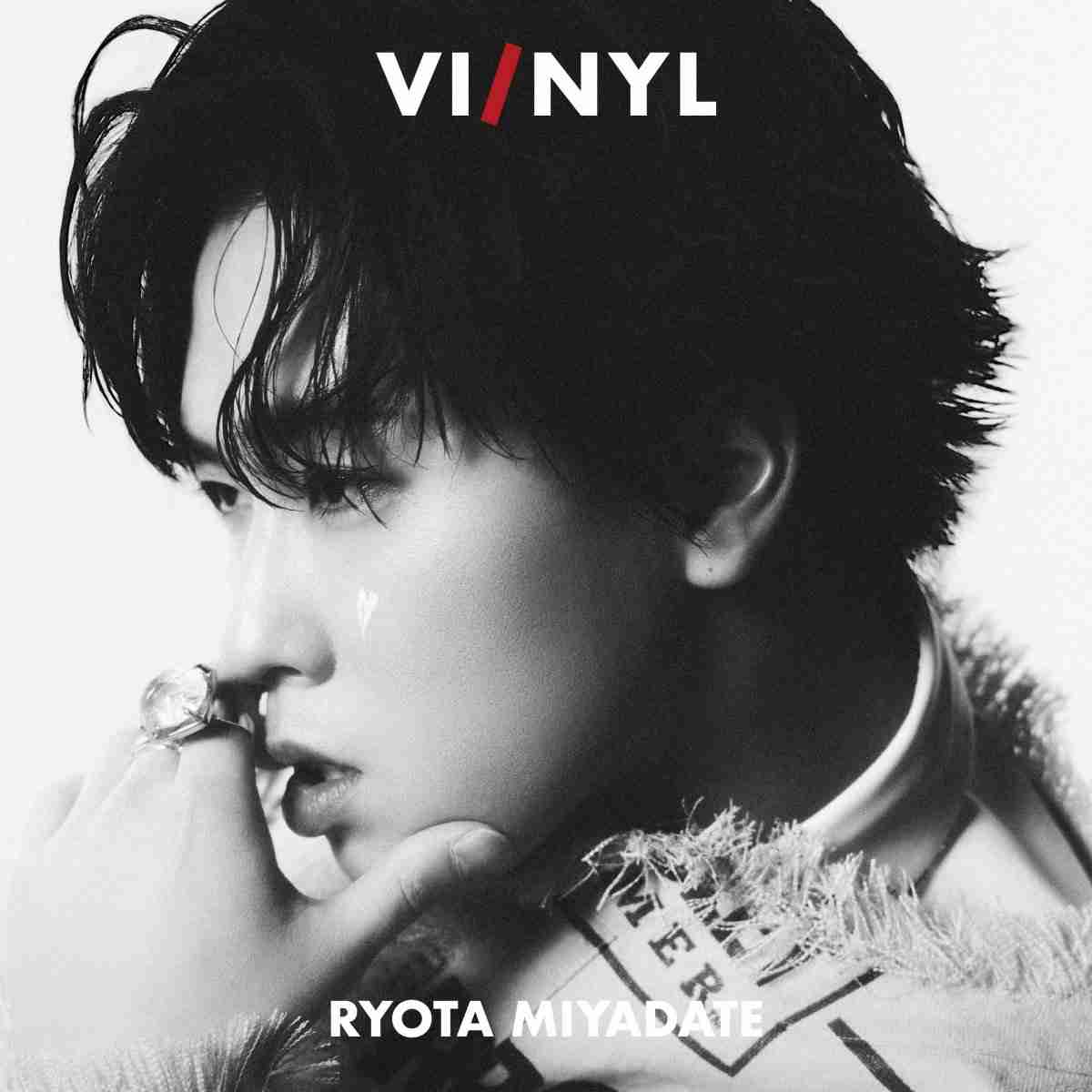 Snow Man宮舘涼太、デニムで見せる“普遍”と“多彩”　『VI/NYL』ソロ初表紙で現在地をめぐる思考を深掘り  | オリコンニュース（ORICON NEWS）