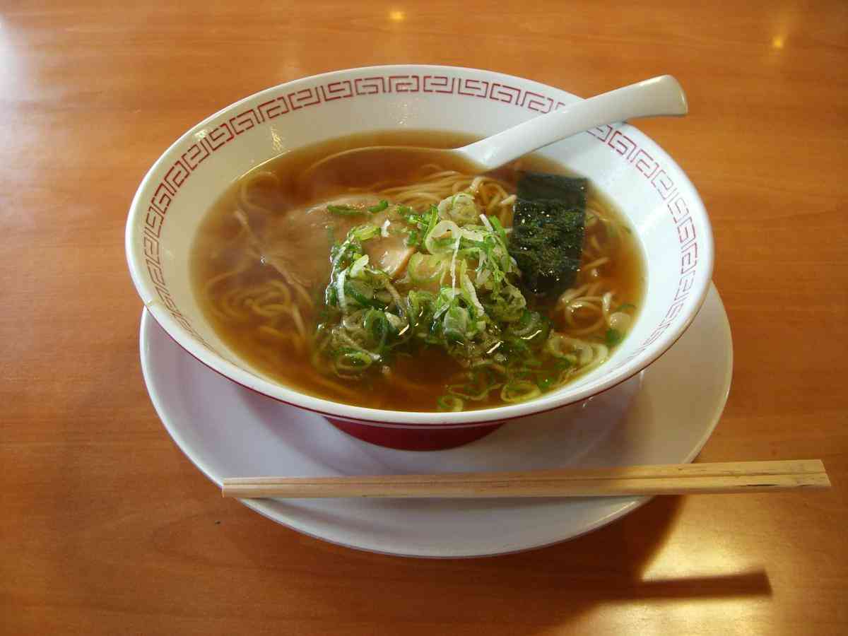 人気の“100円ラーメン”超破格値なぜ　“めだか専門家”店主が科学的アプローチで挑む“原価60円”の衝撃