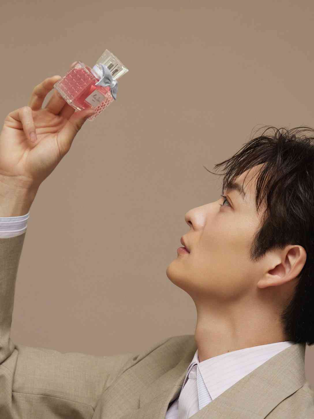 岡田将生が第１子誕生後初投稿「わたくしはパリが好きだ」エッフェル塔＆ルーヴル満喫ショット