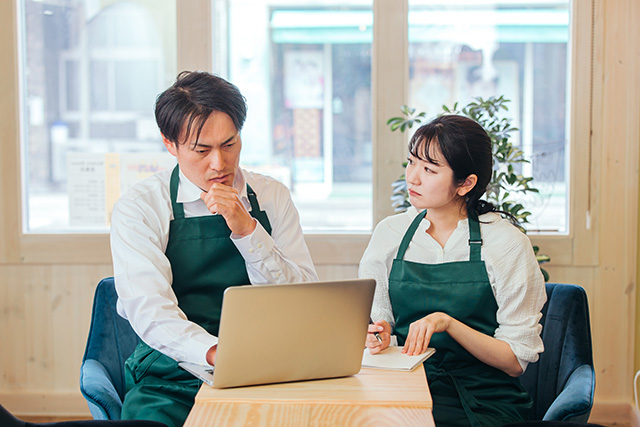 		バイトを休むときに「代わりを探す」必要なし！バイト先の違法な対応には「NO」と伝えて｜DOMO＋（ドーモプラス）	