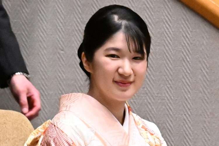 《愛子さまの見事な桃花色大振り袖にため息》「オーラがあるのに控えめ」「魅力的に輝きながら“調和”」お人柄を物語る“愛”をイメージさせる装いとは（NEWSポストセブン） - Yahoo!ニュース