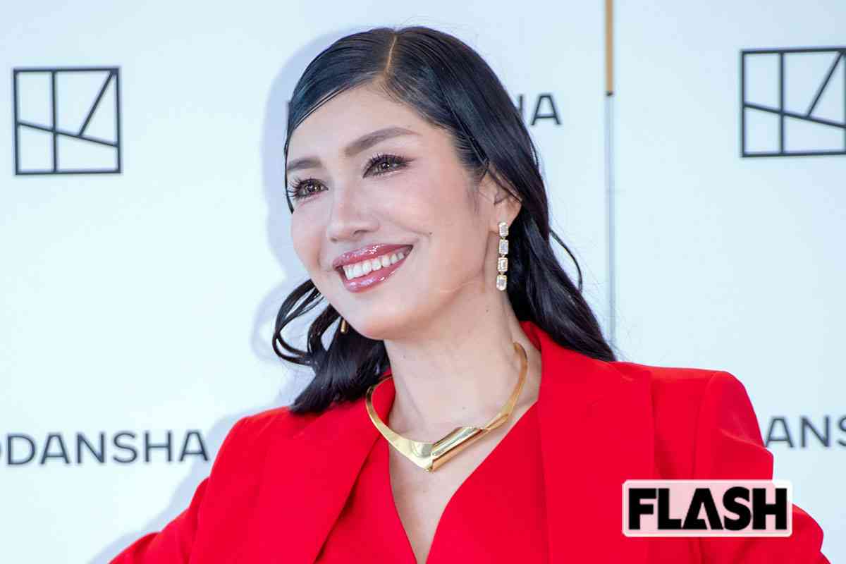 アンミカ、ハイヒール・モモコの息子の結婚式で「肩全開」着物ドレス披露…有名人ゲスト続々参加の“主役食い”ぶり | Smart FLASH/スマフラ[光文社週刊誌]