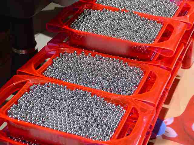 「財布がなくても打ててしまう」パチンコキャッシュレス化に賛否の嵐。依存症を助長する