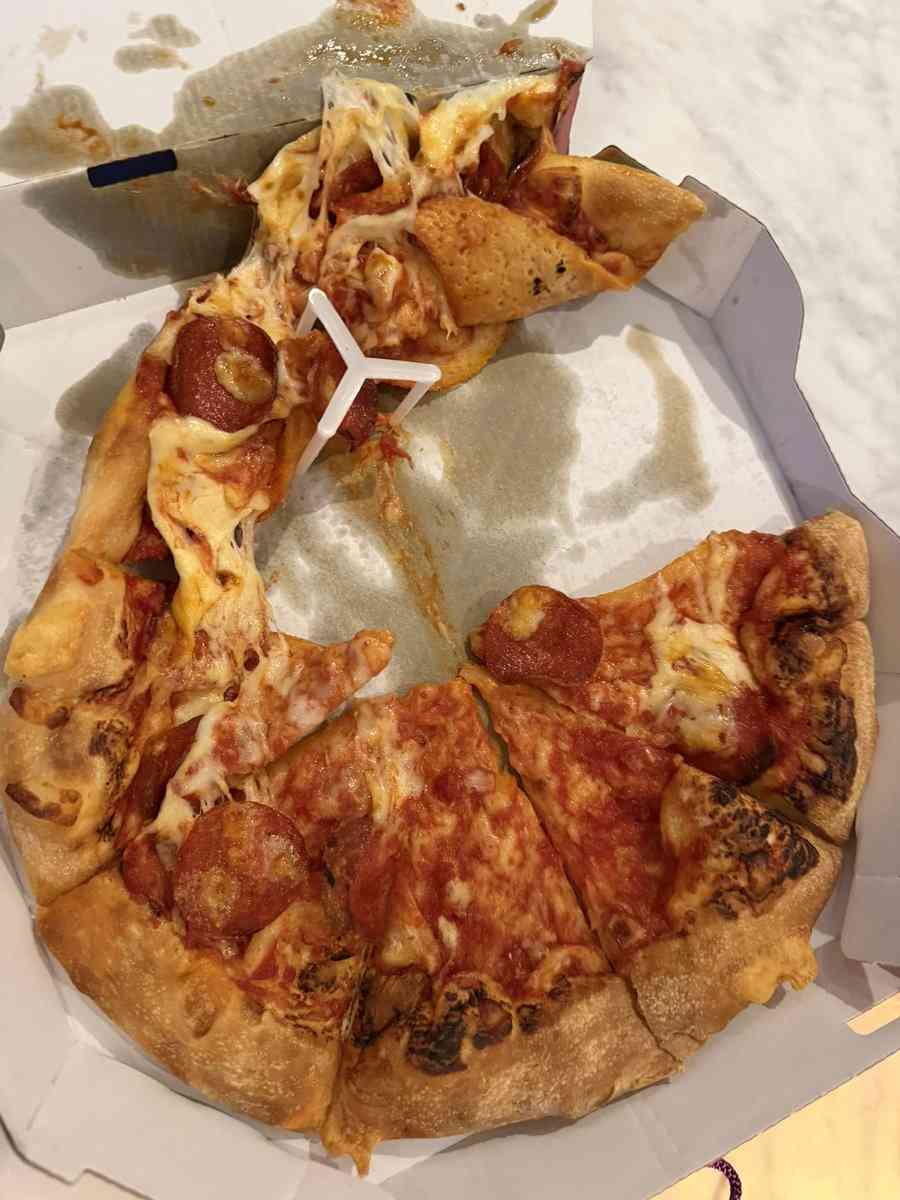 UberEatsで届いたピザ「やばくない？」　衝撃の状態「しかも3枚全部」…惨状にネットも「ここまでは見たことない」