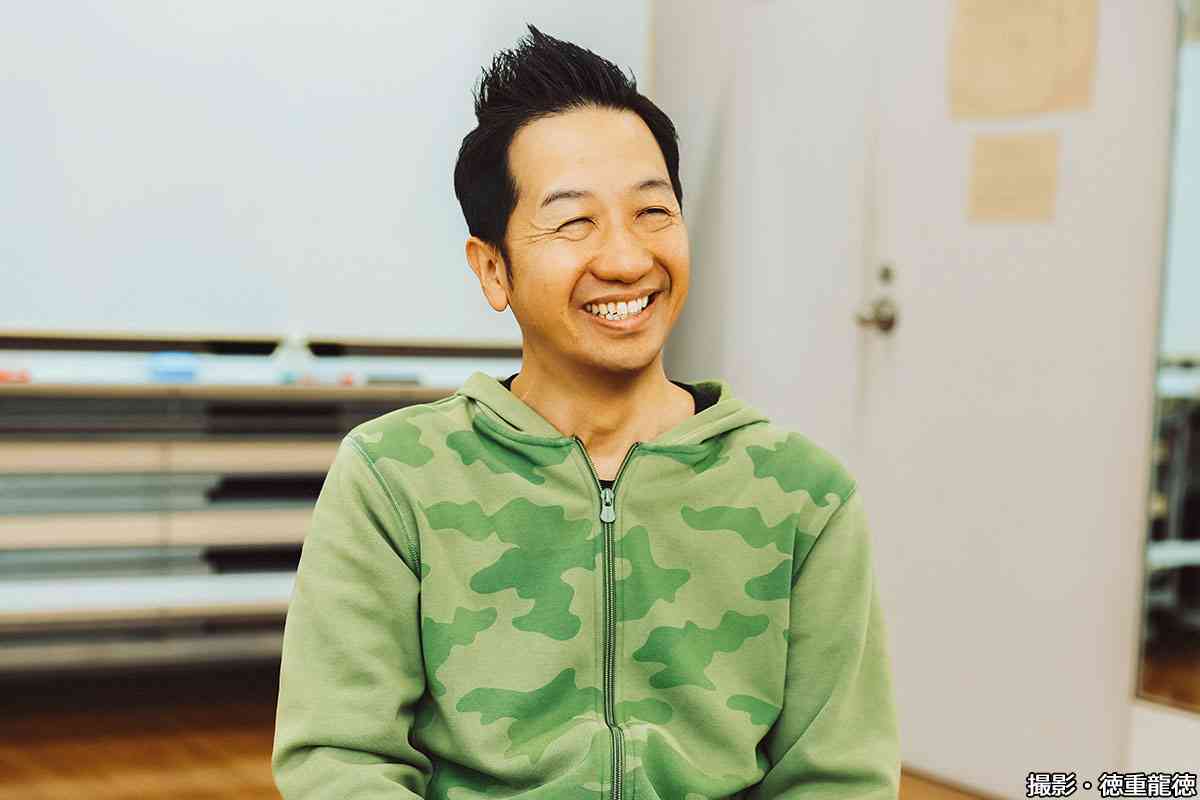 福岡移住10年で「10倍幸せ」波田陽区の現在　「今も営業できている」仕事ゼロの再出発を支えた恩人たち | デイリー新潮