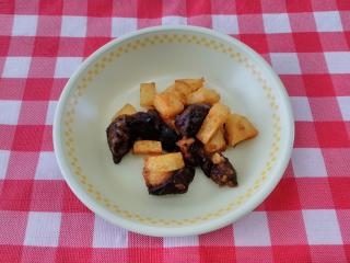 レバーとじゃがいもの揚げ煮 | 給食レシピ集 | 公益財団法人 福岡市学校給食公社